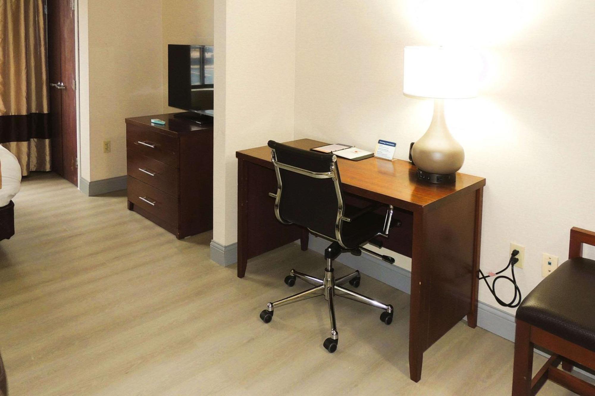 Comfort Suites Twinsburg Εξωτερικό φωτογραφία